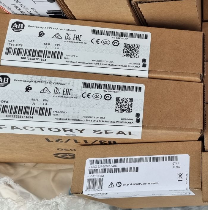 Модуль аналогового вывода  Allen-Bradley 1756-OF8